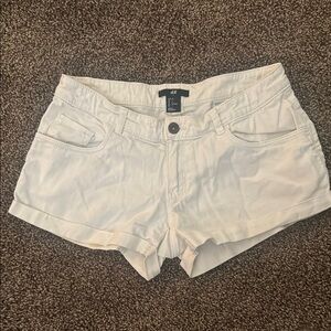 H&M White Jean Shorts with Fitted Waistband and Slim Fit